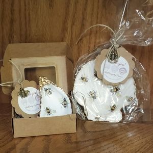 Natural Oyster/Scallop Bee Design Shells.🐝⚜️🐝